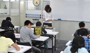 鶴見校