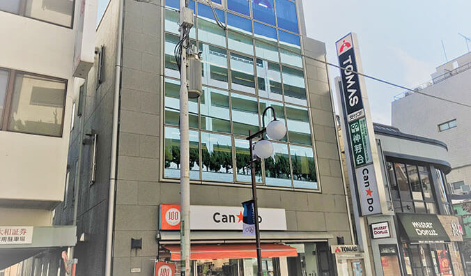 成城学園校の外観