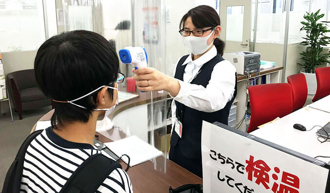 柏校のアルコール除菌と検温
