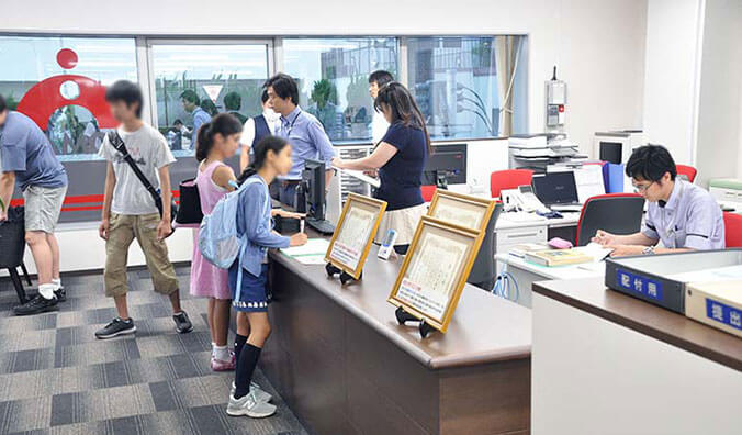 成城学園校の元気よく挨拶を