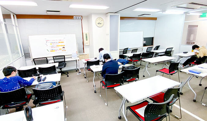 津田沼校の自習室